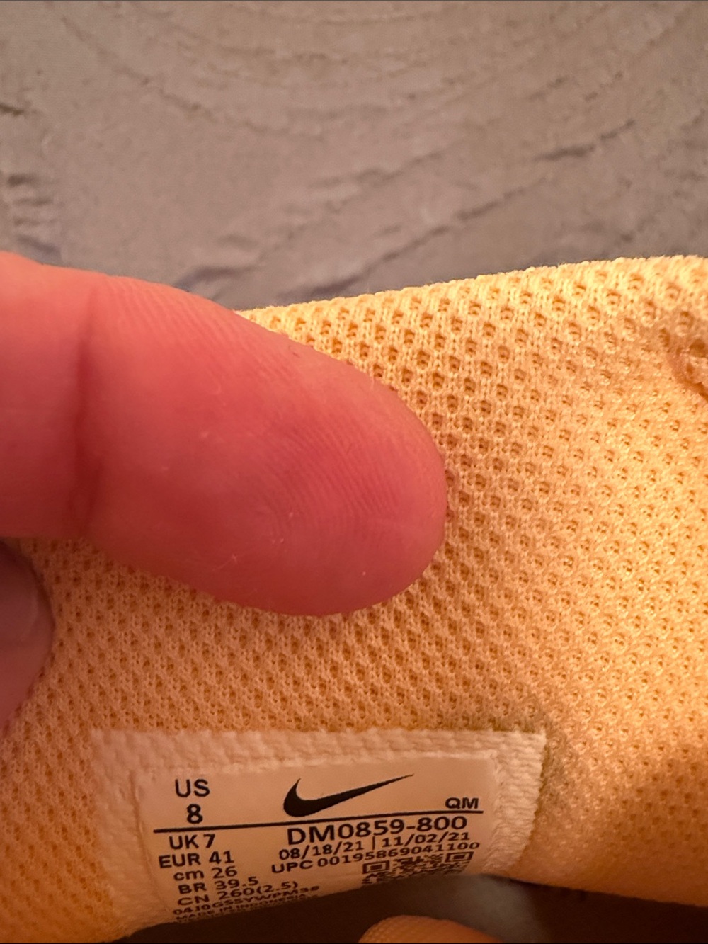 Nike air zoom Yellow & Peach High-Top Sneakers with Patterned Heel - Picture 6 of 7